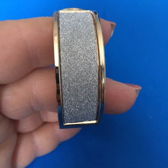 Women’s bangle bracelet - Picture 3 of 5